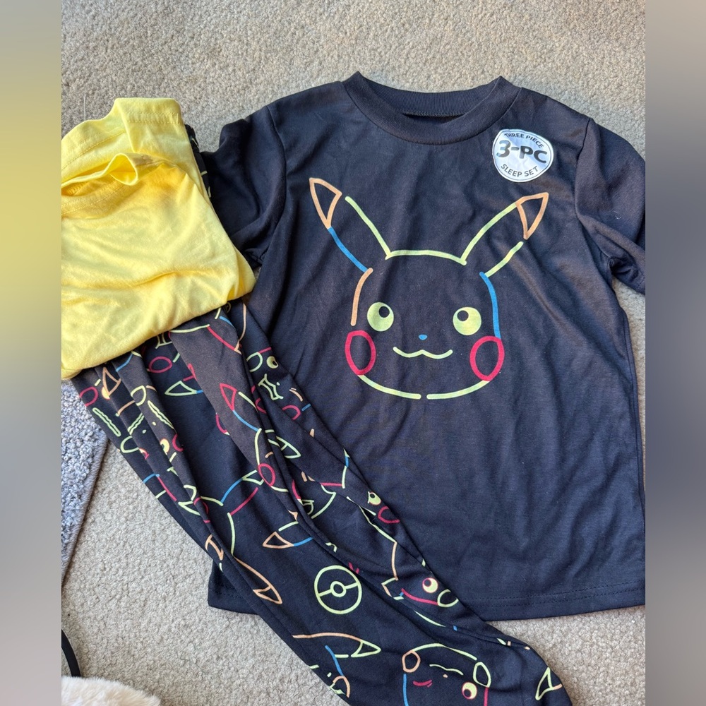 4/5 Pokémon PJs